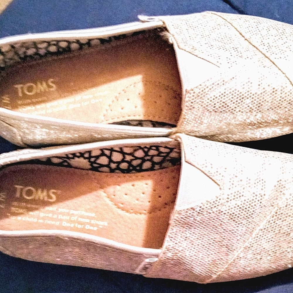 Toms silver sparkle women's size W 7 slip in flats